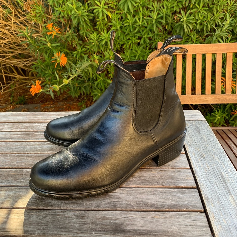Heeled blundstones